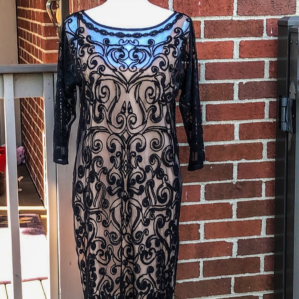 Lace Dress - Picture 4 of 8